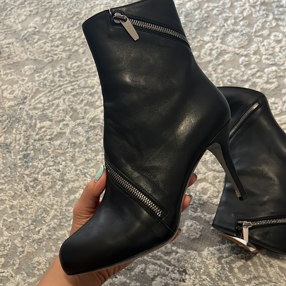 Sergio Rossi Zipper Black Leather Booties - Picture 5 of 11